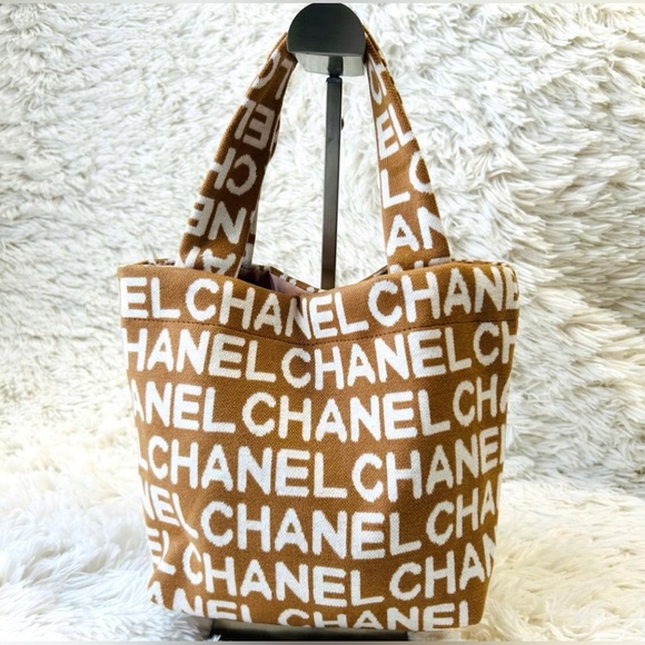 Source Unknown Handbags - Tan and White Soft Material Lined Tote GWP - New!